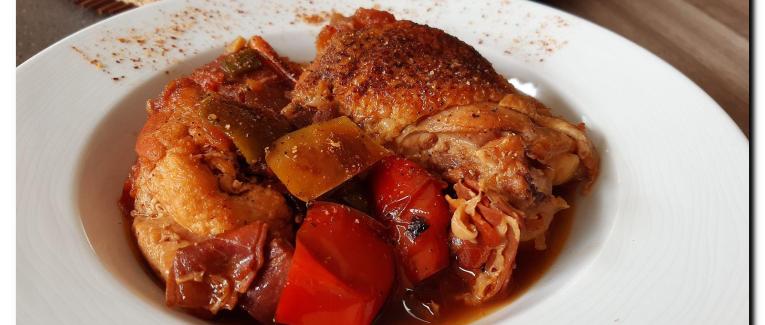 Poulet basquaise au jambon de Bayonne.