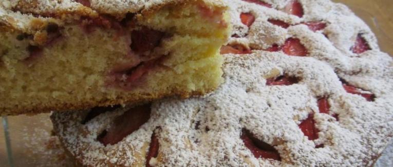 Gâteau moelleux aux fraises - Recette en vidéo