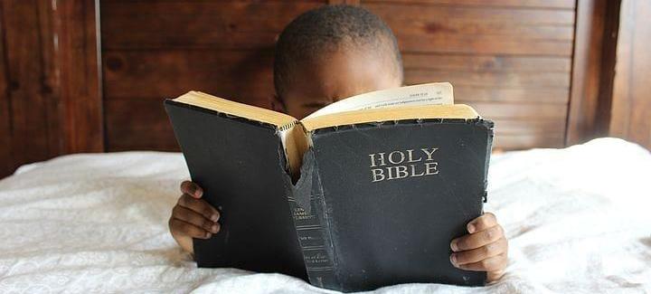 Comment apprendre la prière à notre enfant?