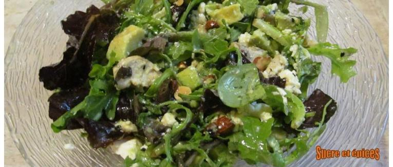Salade jeunes pousses, poulet, avocat et canneberges