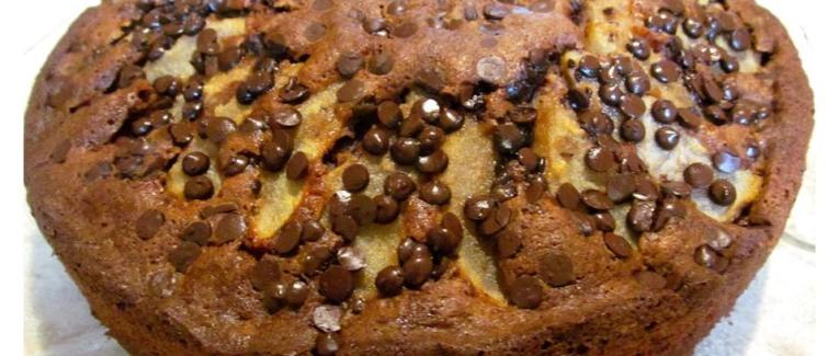 Gâteau au chocolat, noix et poires