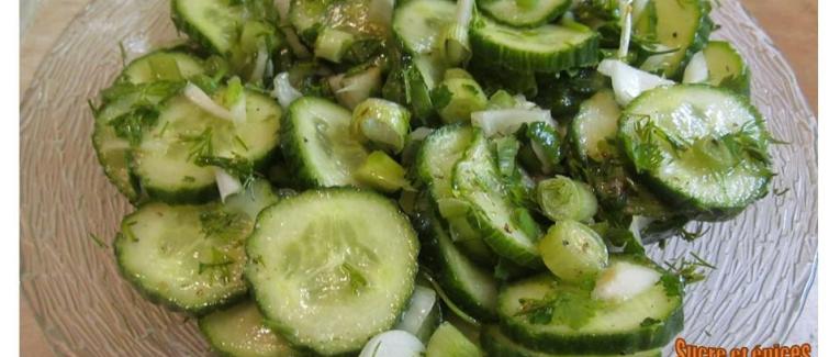 Salade de concombre aux herbes - Recette en vidéo