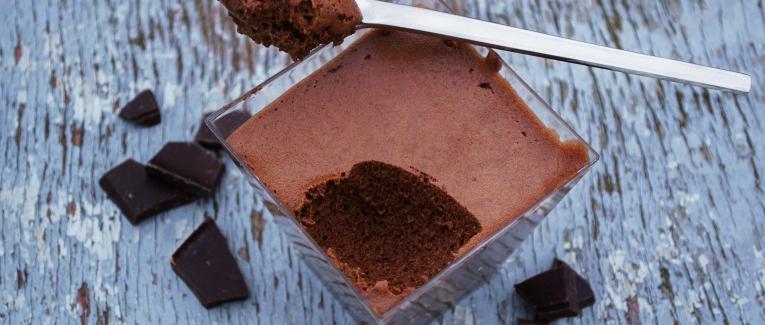Petite mousse au chocolat facile.