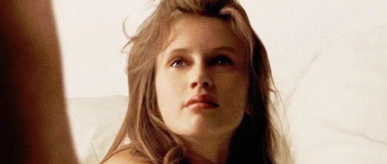 Jeune et Jolie