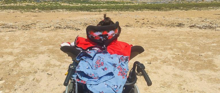 Maman, est ce que tu m'aides?