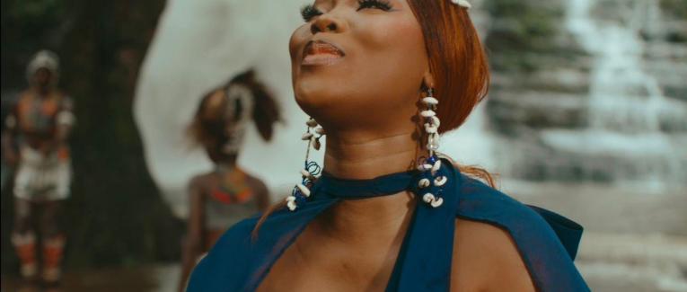 CRITIQUE / Plus haut’’ de la Diva Layo Roseline...