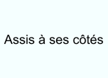 Assis à ses côtés