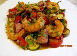 Papillotes de crevettes avec du saucisson à l'ail et des légumes