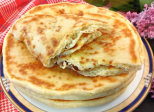 Pains à la poêle, au lait fermenté et au fromage (Khachapuri) - Recette en vidéo