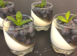 Panna cotta aux myrtilles - Recette en vidéo