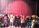 Pièce de théâtre jouée par des Playmobils !