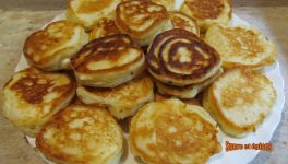 Blinis ou pancakes au yaourt et à la feta