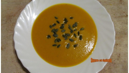 Velouté de butternut au lait de coco et curry rouge