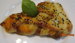 Feuilletés tressés aux crevettes, crème au pesto