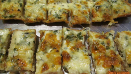 Pain gratiné au fromage et à l'ail - Cheesy garlic bread
