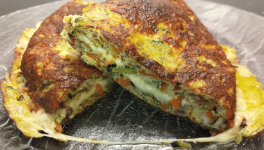 Omelette aux légumes et au fromage 