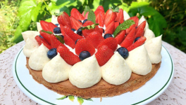 Tarte aux fraises avec pâte sablée aux jaunes d'oeufs cuits