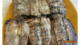 Filets de sardines grillés au citron, vinaigre balsamique et herbes