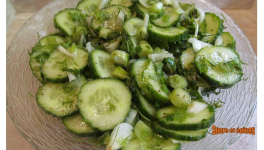 Salade de concombre aux herbes - Recette en vidéo