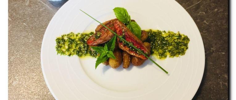 Filets de Rougets pistou d'herbes et pommes de terre nouvelles