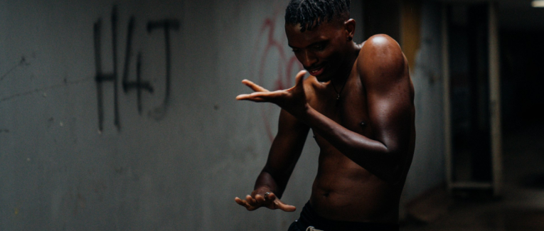 Quelqu’un a oublié d’éteindre les cris dans le sous-sol