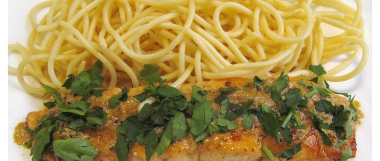 Pavés de saumon poêlés, sauce au citron et à la crème fraîche