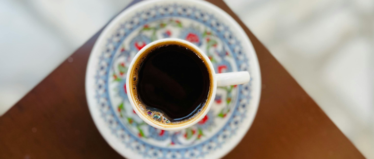 Un petit café et puis s'en va.