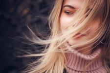 Mise en garde aux hommes concernant les blondes