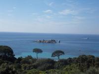 Entre terre et mer : une île de toute beauté 