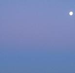 Le bleu du ciel des soirs d’été