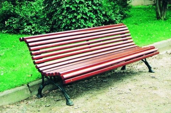 Attendre sur un banc, ou le droit à la différence
