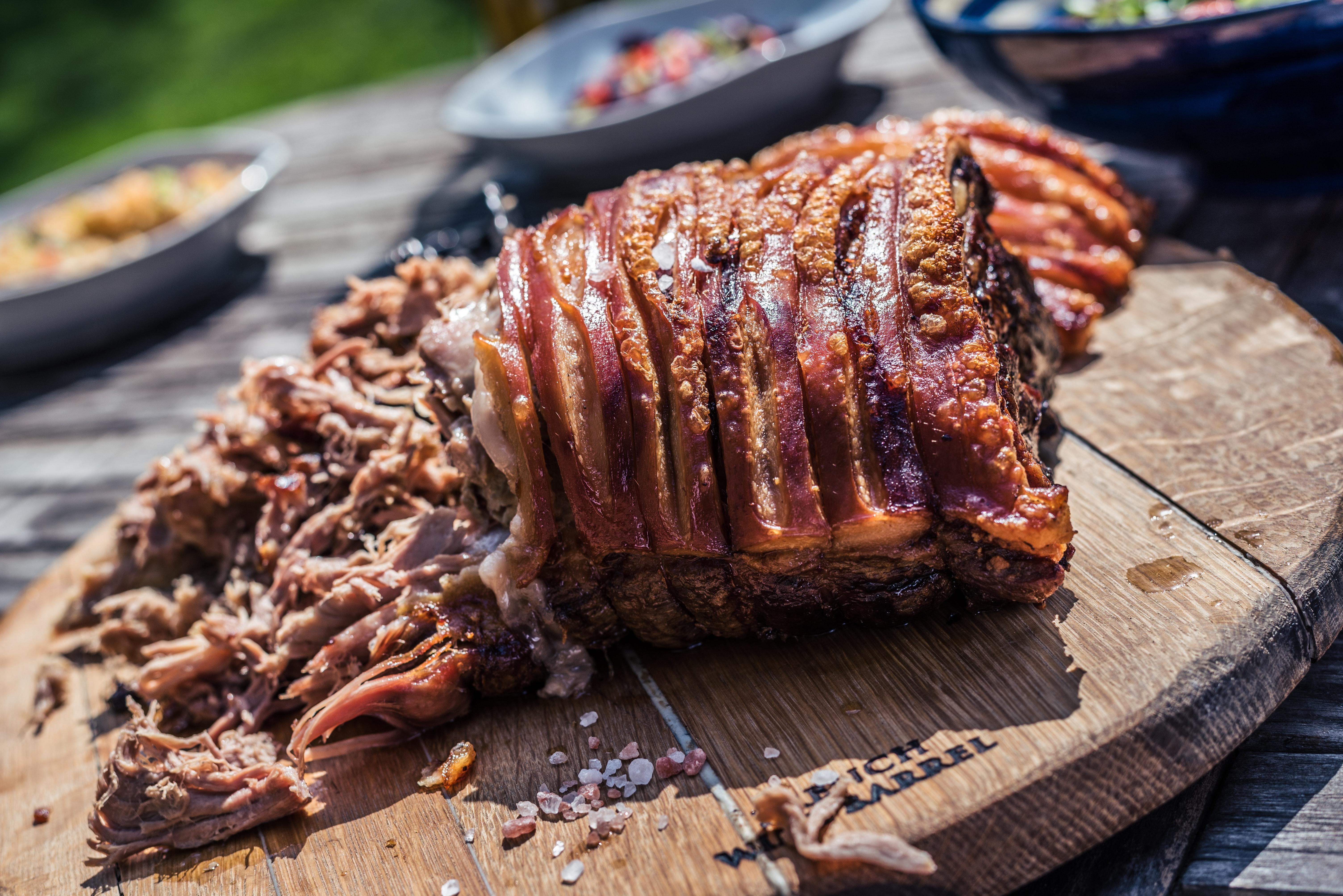 Côtes de porc grillées au mélange curcuma-poivres et sirop d'érable