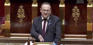 Damien Abad, à peine installé sur son siège de suprême assis ; coupable de pâles passions ?