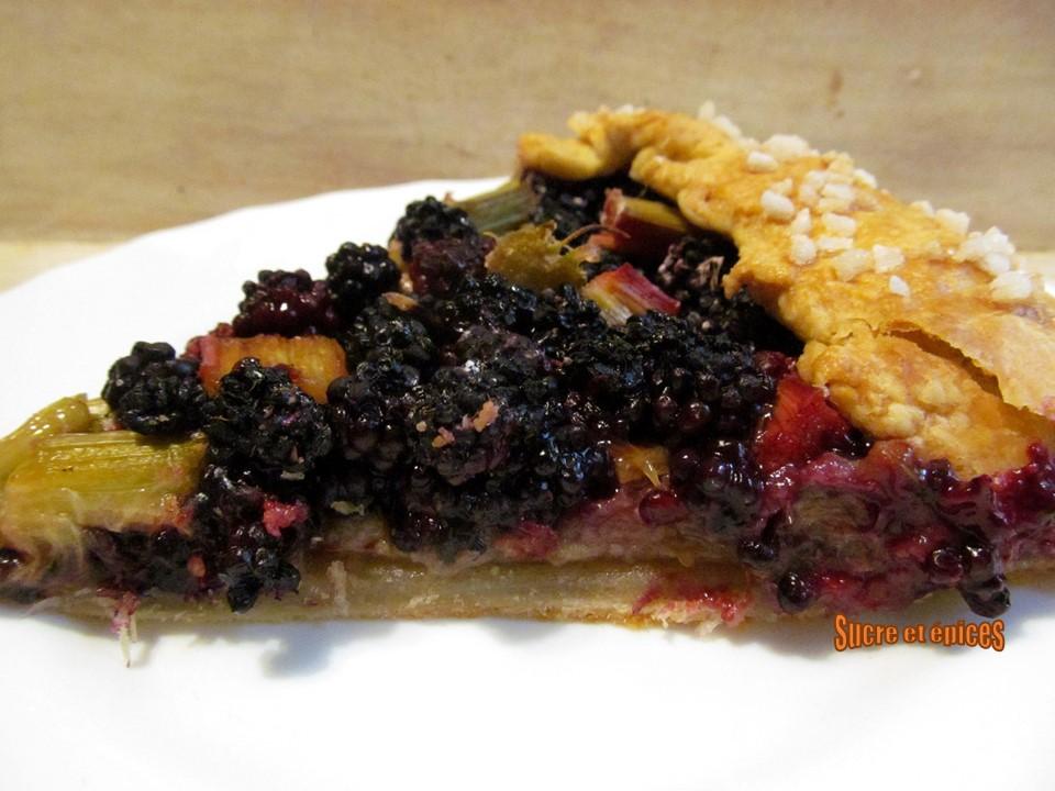 Tarte rustique mûres-rhubarbe