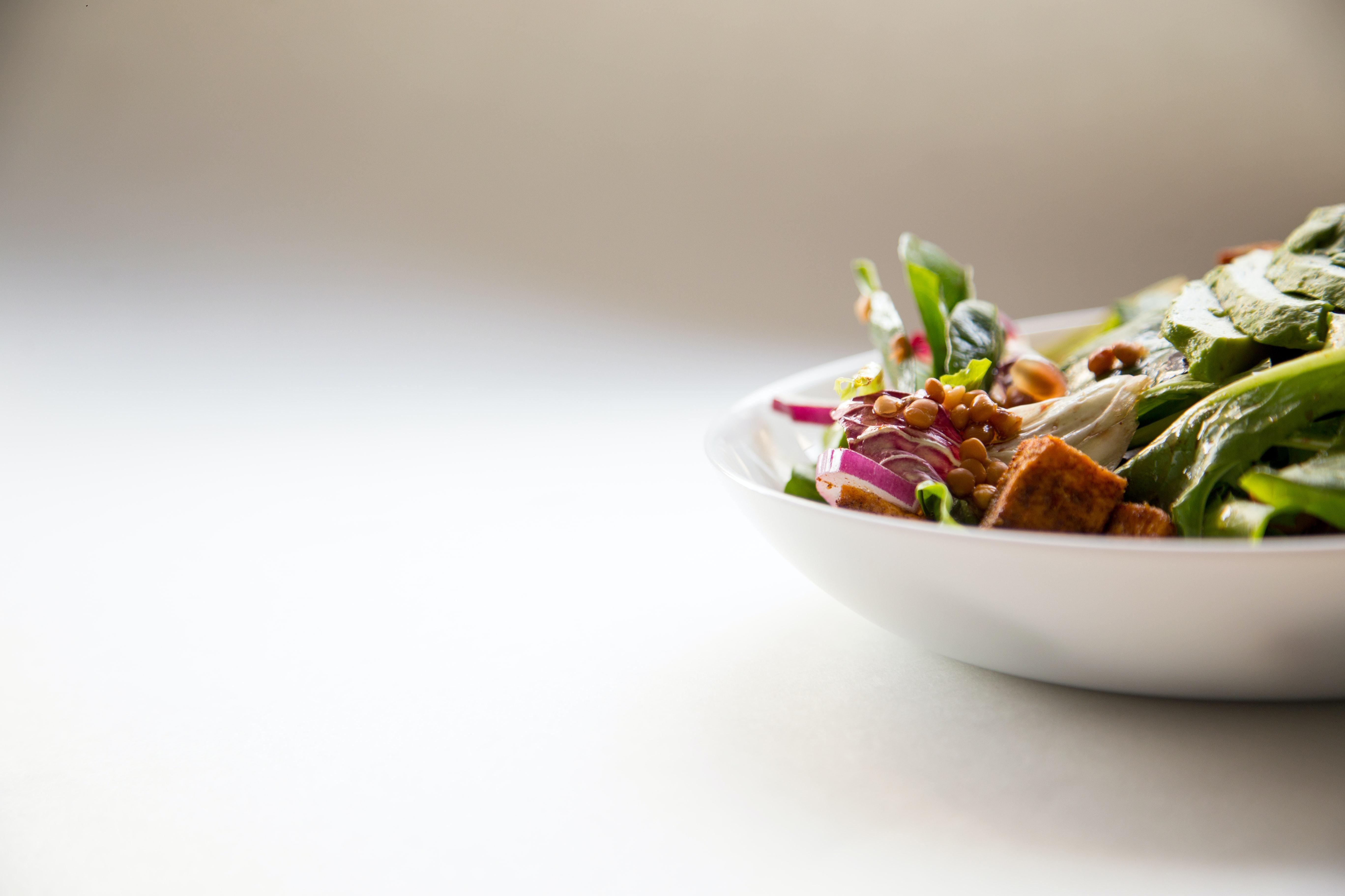 Salade à la viande grillée, au poivron et à l'orange