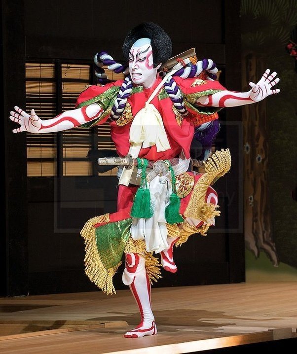 un acteur de kabuki dans une pose "mie"
