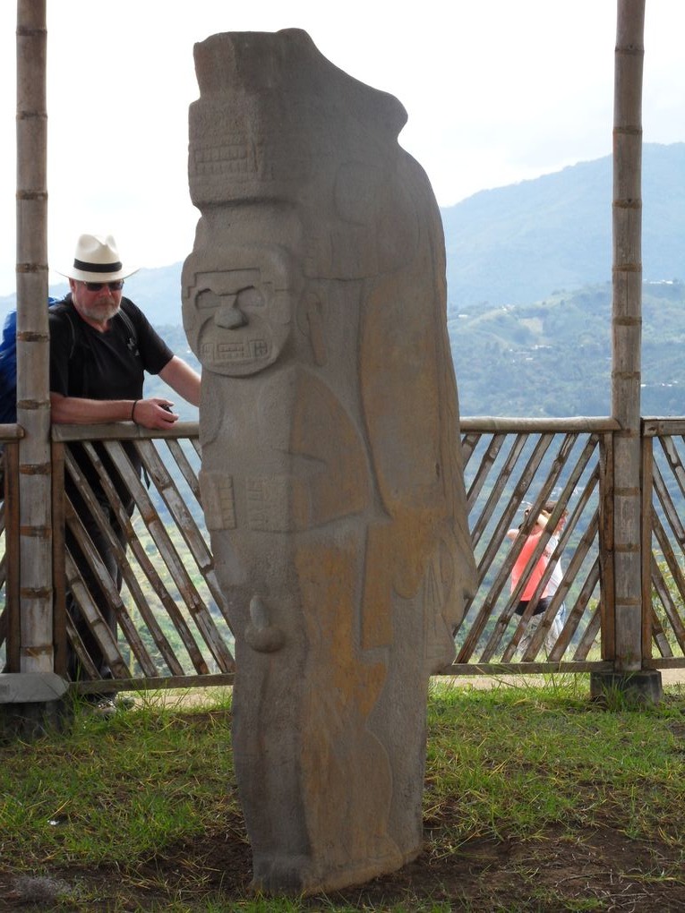 Apres les sommets enneiges, le desert et les statues