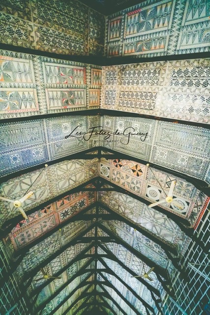 Merveilleux tapas qui recouvrent le plafond d'une des nombreuses églises 